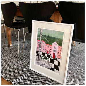 Stad med grön bänk