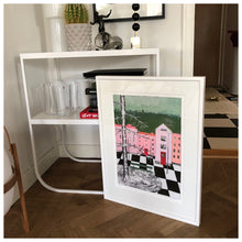 Load image into Gallery viewer, Stad med grön bänk